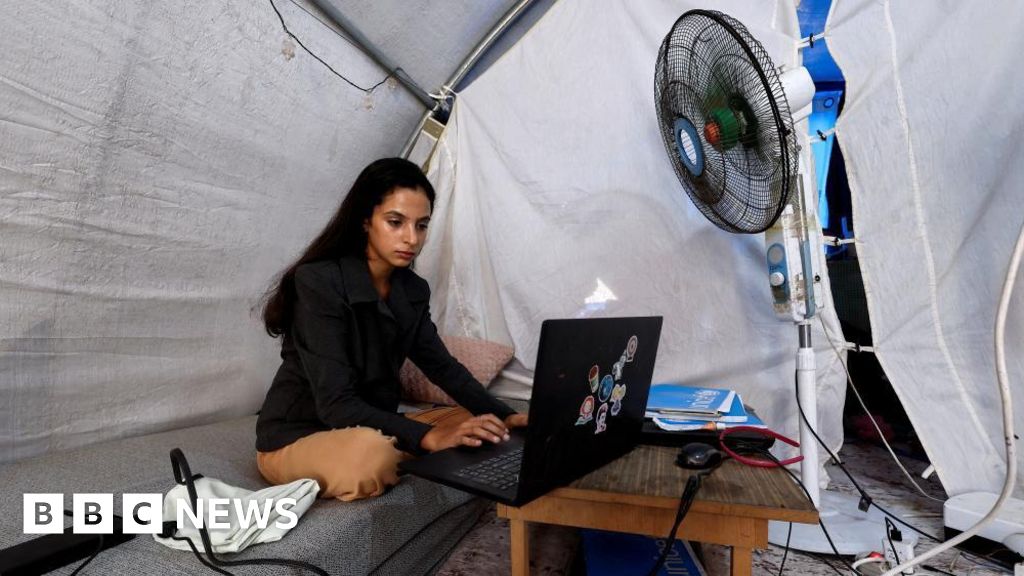 Image for Dependants of Gazan students can join them in UK, government says